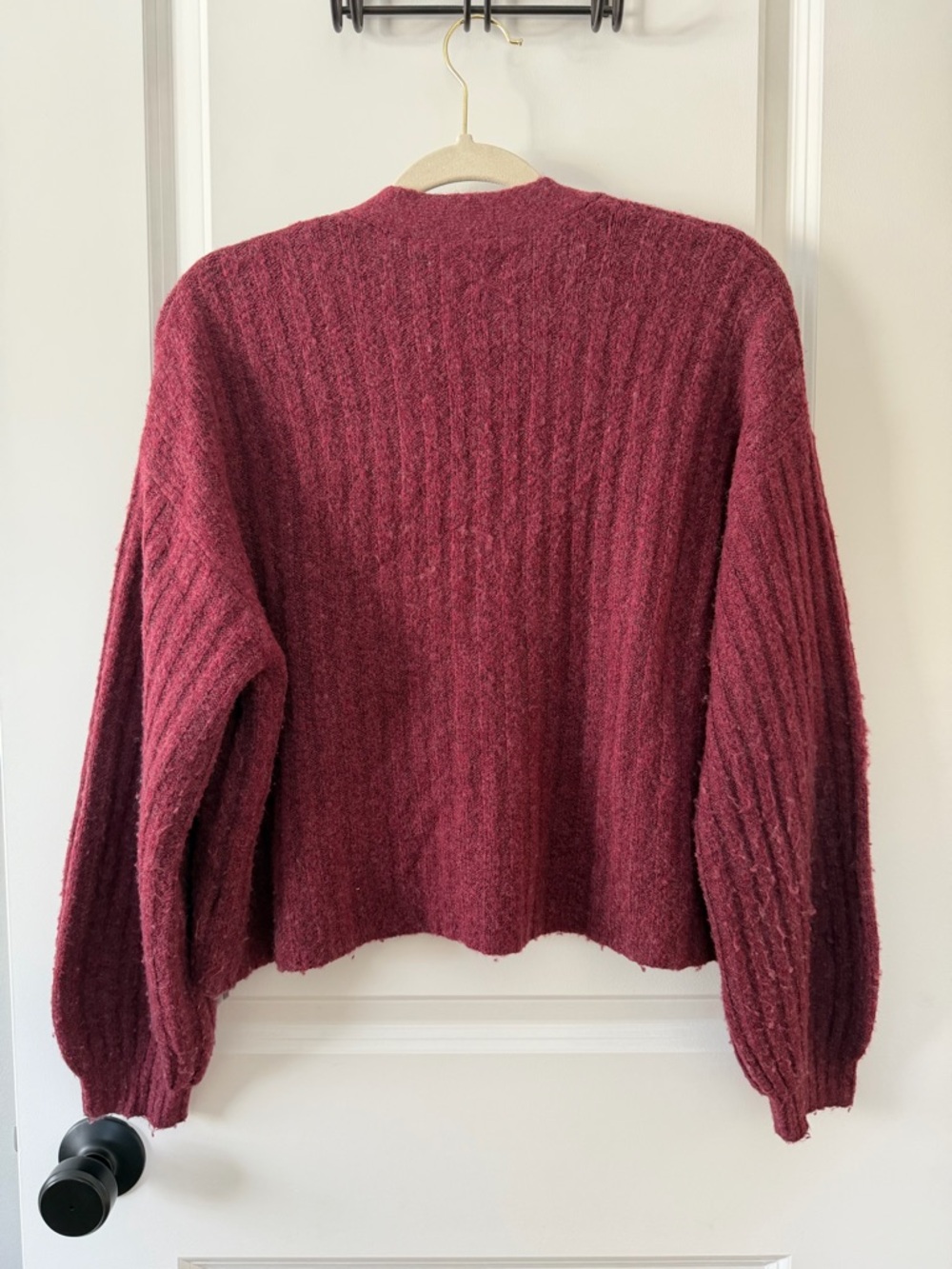 AMERICAN EAGLE | Ribbed V-Neck Oversized Cropped Cardigan Sweater - Raspberry - Picture 8 of 8